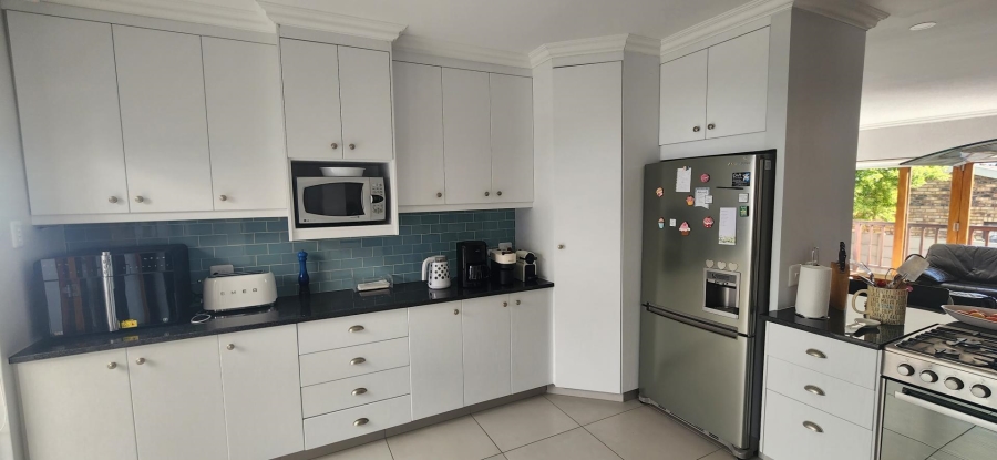 6 Bedroom Property for Sale in Fraaiuitsig Western Cape